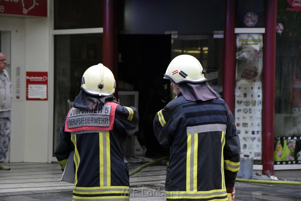 Feuer 2 Koeln Nippes Neusserstr P253.JPG - Miklos Laubert